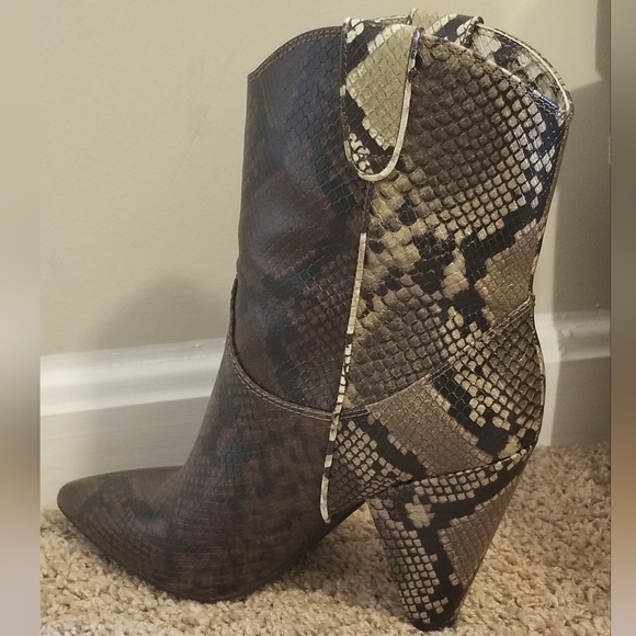 Cowgirl Boots Snake Print, 9.5 - Picture 10 of 13